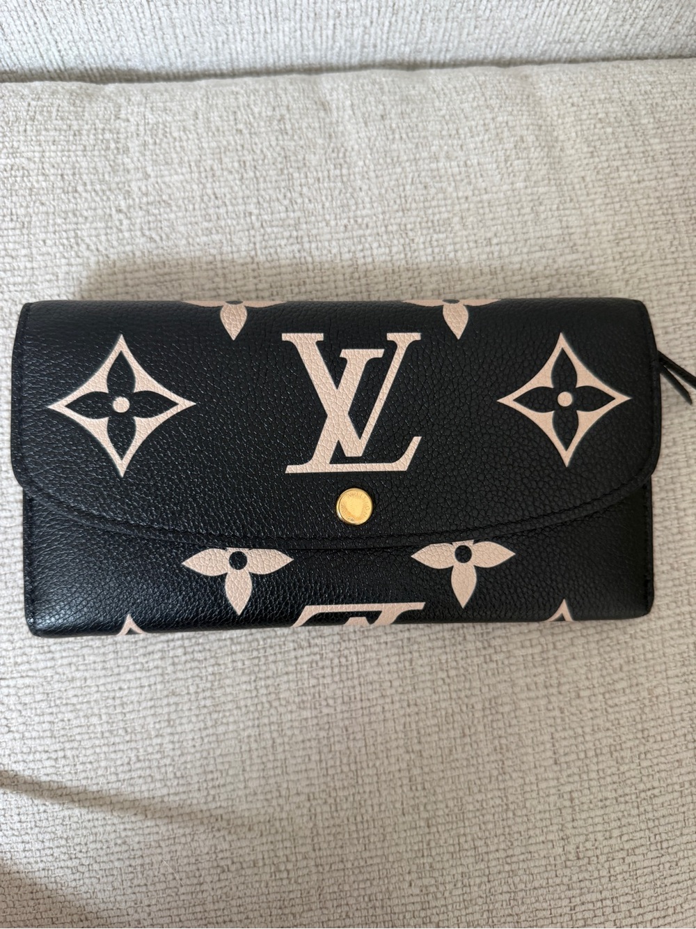 Louis Vuitton Black Pebbled Leather Zip Wallet with Gold Hardware - Picture 3 of 4